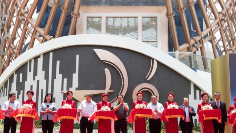 THỦ TƯỚNG CẮT BĂNG KHÁNH THÀNH NHÀ HÁT TƯ NHÂN ĐẦU TIÊN TẠI VIỆT NAM – NHÀ HÁT “ĐÓ”, VEGA CITY NHA TRANG